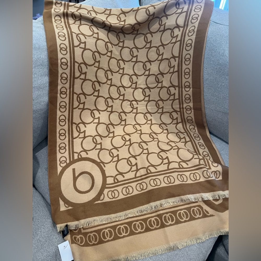 NEW Bloomingdale’s B Logo 50th Anniversary Cozy Large Beige & Camel Scarf Wrap